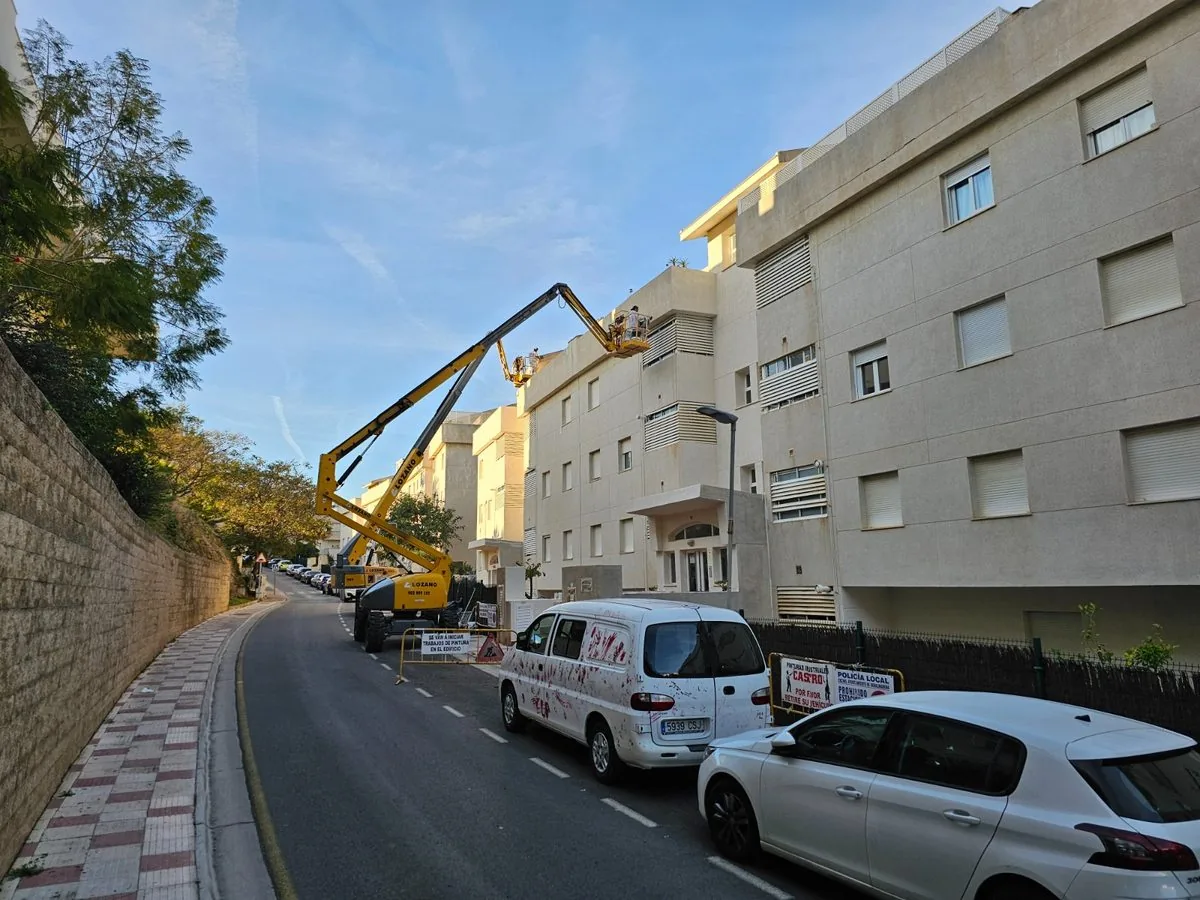 Pintura de edificio en Fuengirola - Pinturas Castro